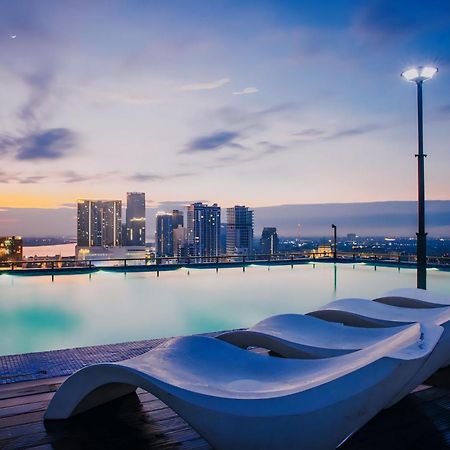 Hotel Serviced Condo Unique Infinity Pool With Mekong River View プノンペン エクステリア 写真